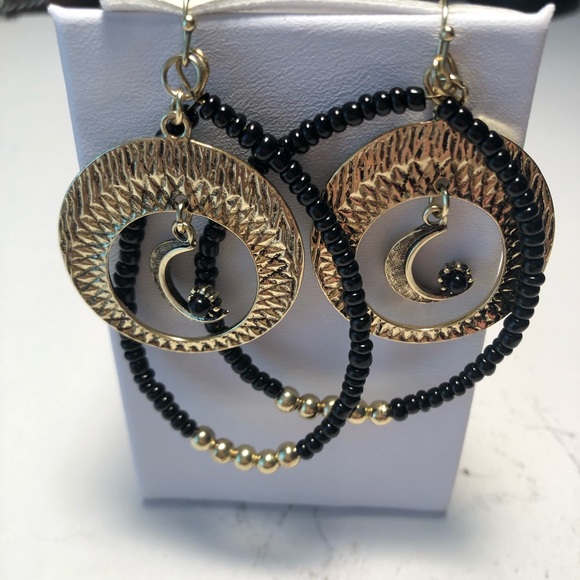 3/$20 Free people earrings oval shaped with moon stars - Picture 1 of 3